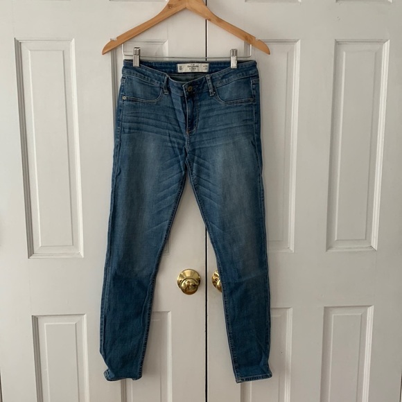 Abercrombie & Fitch Light Wash Skinny Jeans W28 L29 6R - Picture 1 of 3